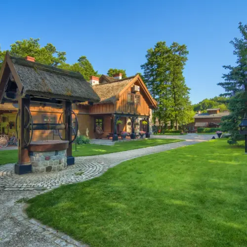 Edificios históricos de madera de Dworek Wapionka